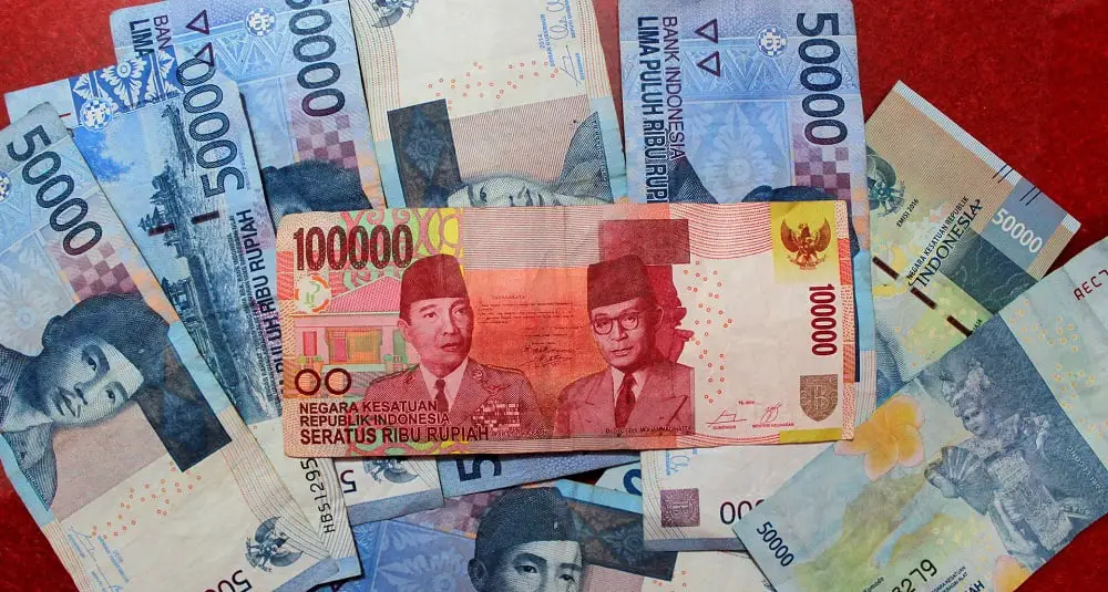10 Rampant Tourist Scams in Bali - Money Exchange Scams