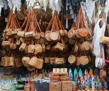 Best Bali Shopping Places - Find Souvenirs, Handicrafts & Batik