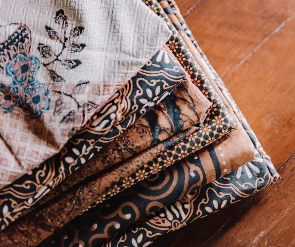 What to buy in Bali - Ikkat and Batik Fabric - Bali Souvenirs
