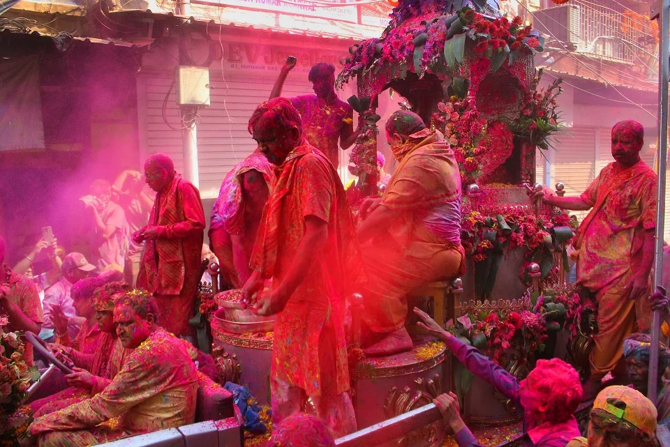Holi in vrindavan gokul rocession