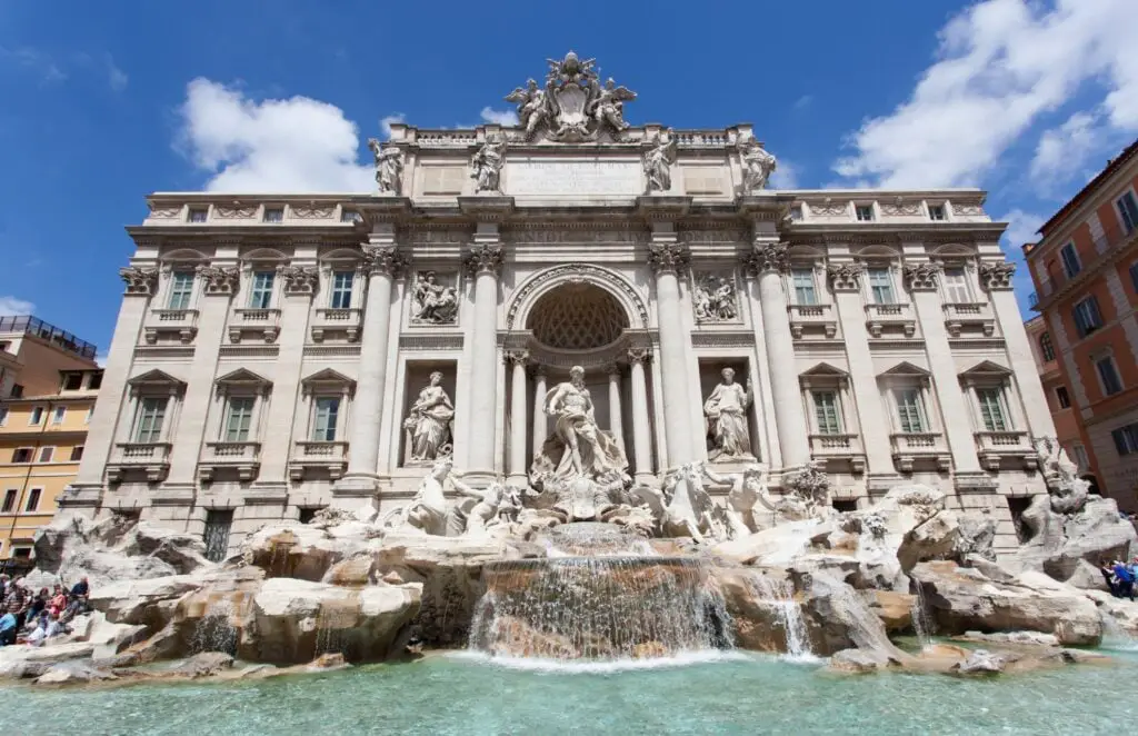 2 weeks in Italy itinerary - trevi fountain