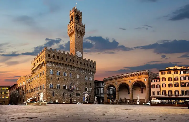2 weeks in Italy itinerary - Piazza della Signora