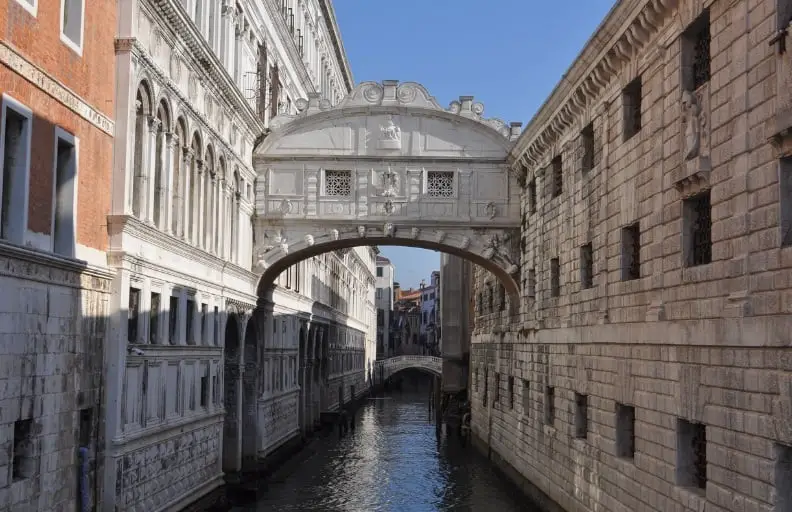 3 days in Venice Itinerary - bridge of sighs